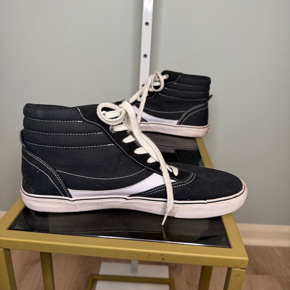 Men’s High Top Levi Sneaker Lace Up Black With White Detail Size 12 - Picture 4 of 8